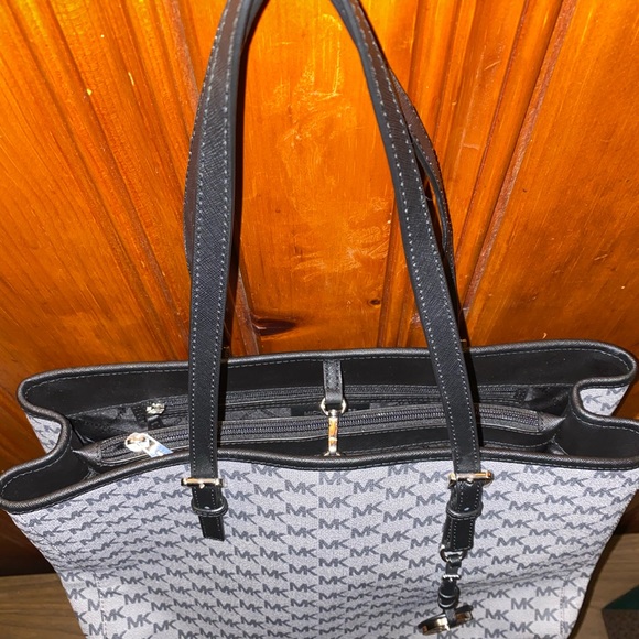 michael kors signature voyager east west tote bag - Picture 10 of 11